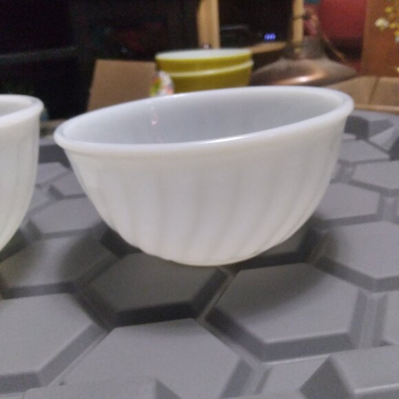 Fire King White Swirl nesting bowls 7'' & 8'' - Picture 3 of 6